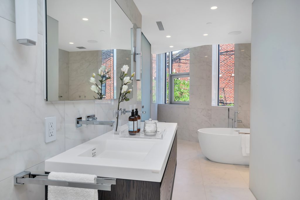 20 East 74th St Apt 2G D.Sender Meier RE