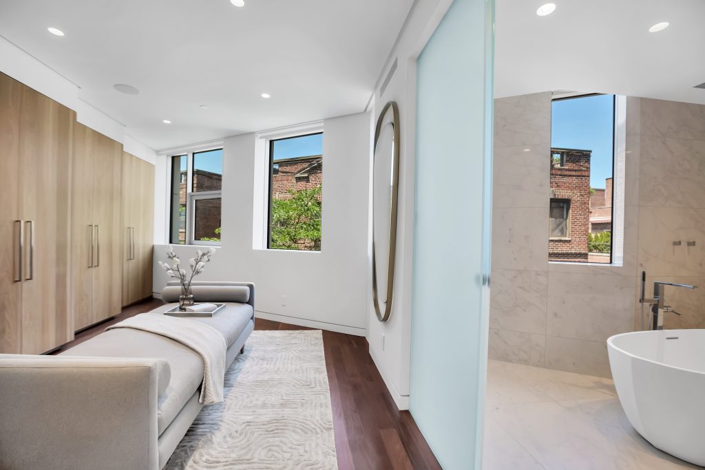20 East 74th St Apt 2G D.Sender Meier RE